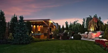 Wellness terrace with Jacuzzi and pool