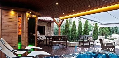Wellness garden with whirlpool