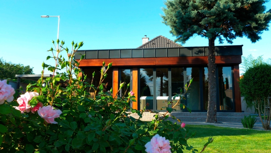 Outdoor wellness house with jacuzzi