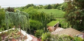 Wellness garden with combined sauna house
