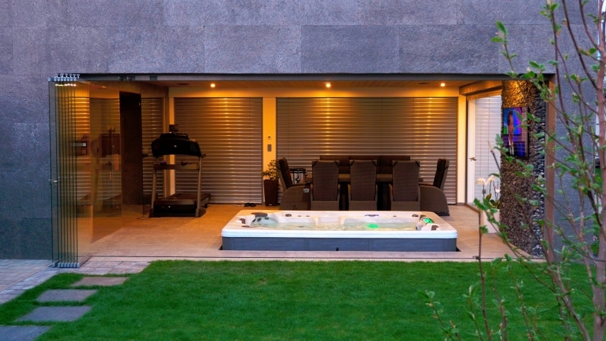Unique wellness-sauna home in minimal design